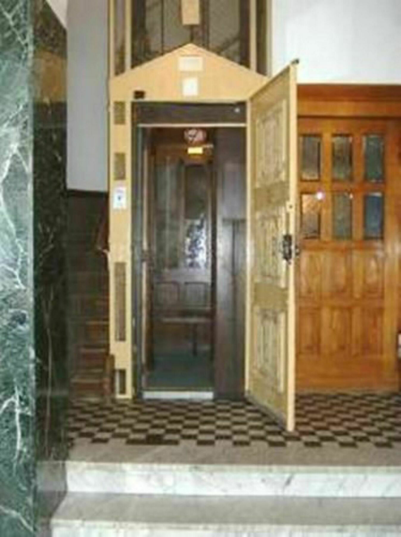 โฮเทลเพนชั่น มาร์กริท Hotel เบอร์ลิน ภายนอก รูปภาพ